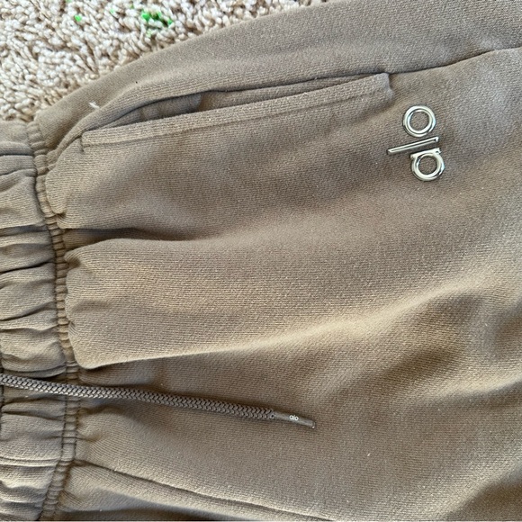 ALO sweatpants - Picture 1 of 3